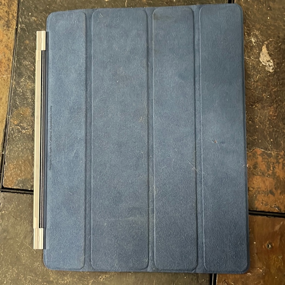 Apple iPad magnetic cover